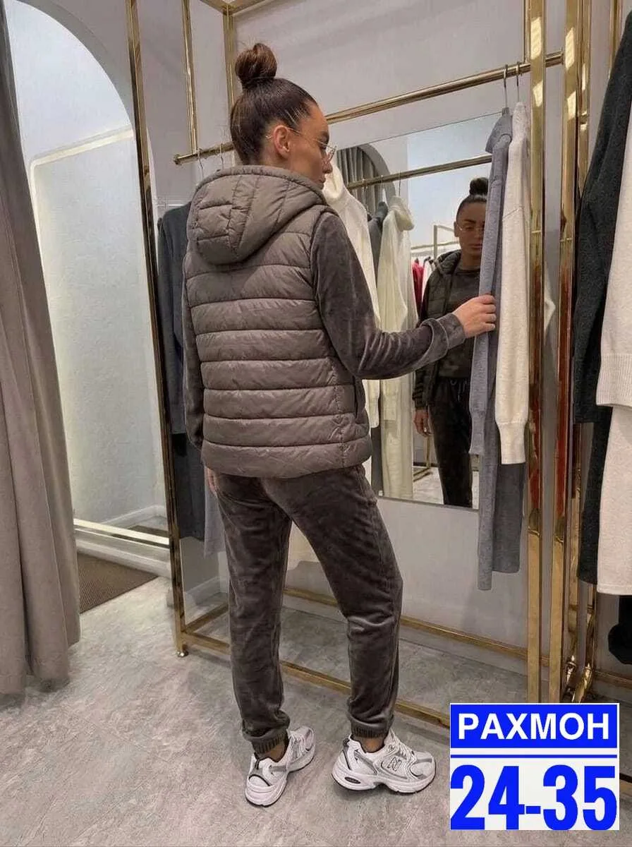 Уютный спортивный костюм тройка из мягкого велюра с жилеткой удобная посадка жилет на молнии прямого кроя на подкладке — фото 2