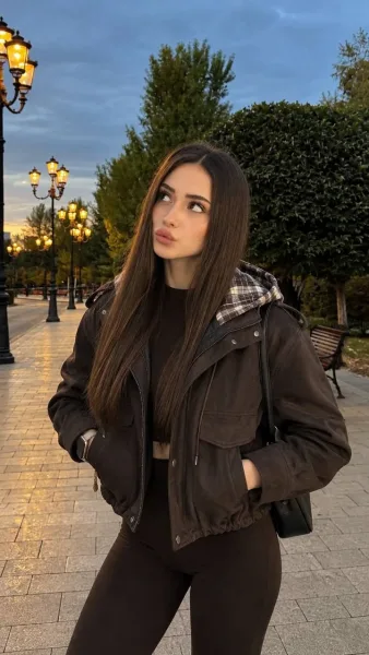 Курточка в шоколадном оттенке идеальный вариант на каждый день — фото 2