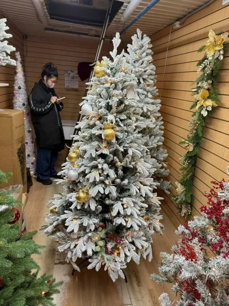 Новогодняя елка из ПВХ с огоньками — фото 1