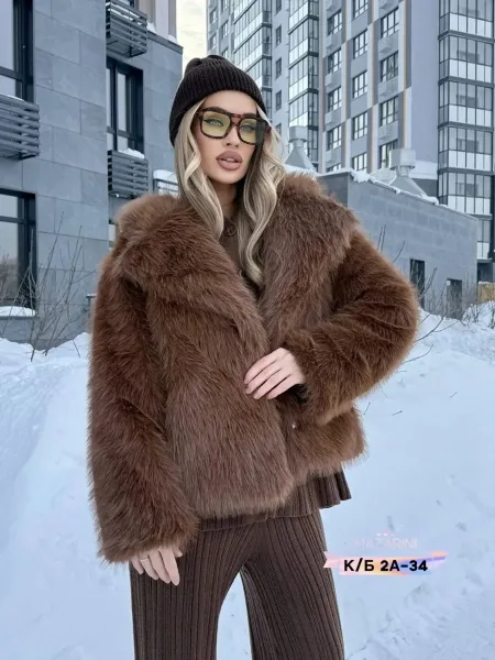 Шуба искусственная женская короткая - стильное решение для холодного сезона, сочетающее трендовые элементы и современный — фото 4