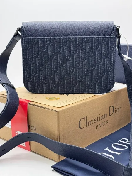 Сумка из коллекции Dior с элементами жаккарда и натуральной кожи — фото 4