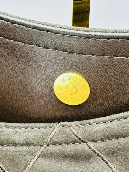 Chanel Сумка выполнена из натуральной замши — фото 8