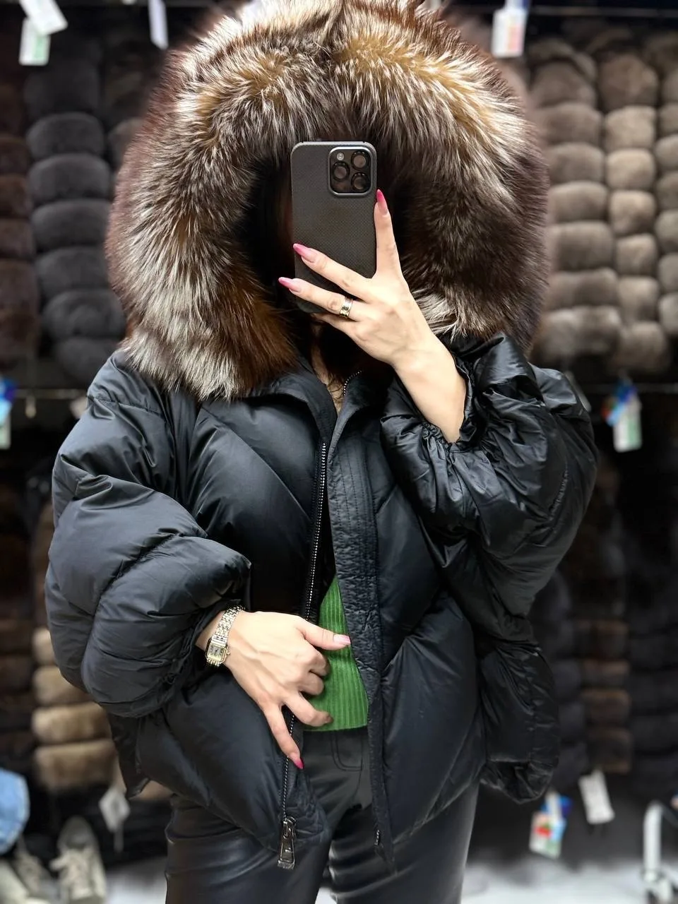 Пальто зимнее с натуральным меховым воротником — фото 1