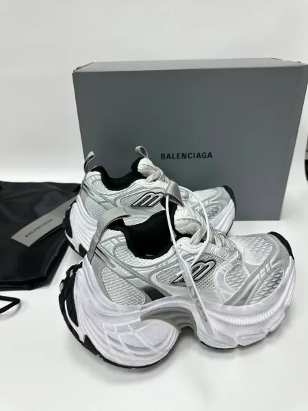 Топ-модель BALENCIAGA 10XL, кожаные туфли с вставками сетки и хлопковой стелькой — фото 9