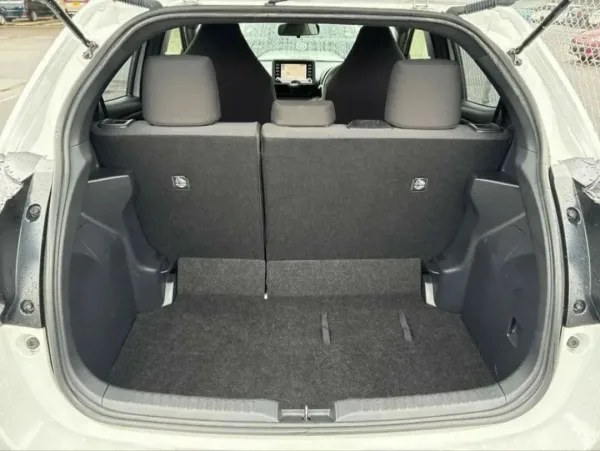 Toyota Yaris X 2023 года — фото 4