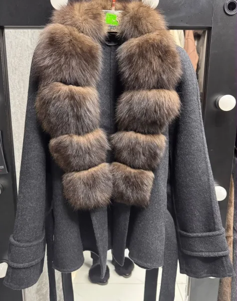 Длинное пальто из натурального меха песца — фото 4