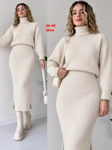 Нежный комплект из юбки и свитера с воротничком из ткани — фото 1