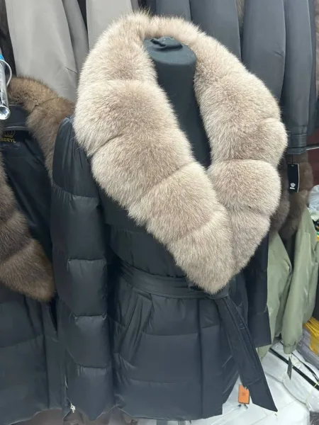Пуховик с натуральным мехом песца — фото 1