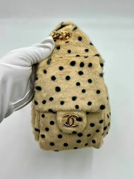 Сумка CHANEL из натурального меха — фото 6