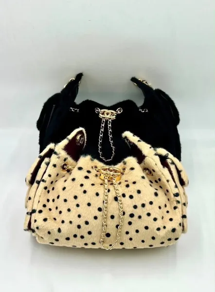 Сумка CHANEL из натурального меха — фото 8