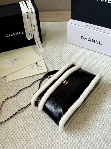 CHANEL сумка натуральная кожа меха — фото 4