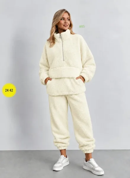 Мягкий, тёплый и невероятно уютный костюм Oversize идеальный вариант для прохладной осени и зимы — фото 2