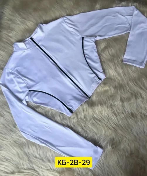 Однотонная кофта из ткани — фото 2