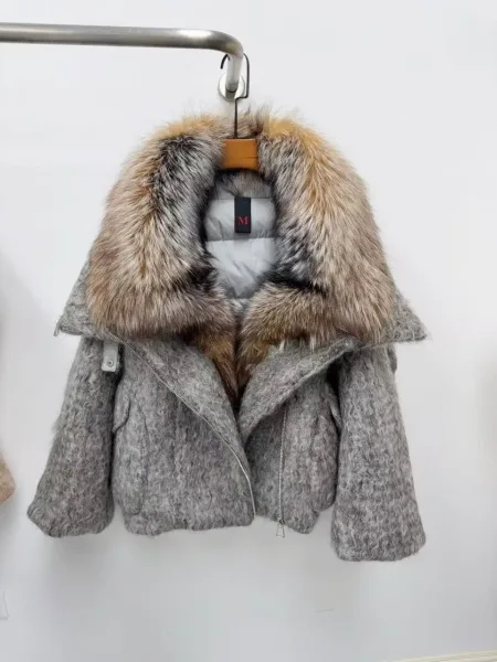 Пальто из валяной шерсти с мехом лисы и енота — фото 3
