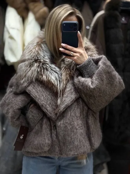 Пальто из валяной шерсти с мехом лисы и енота — фото 6
