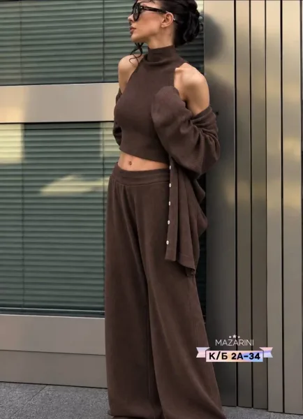Готовое и практичное решение на каждый день Готовая тройка из кардигана, топика, штанишек с манжетами снизу из приятного — фото 5