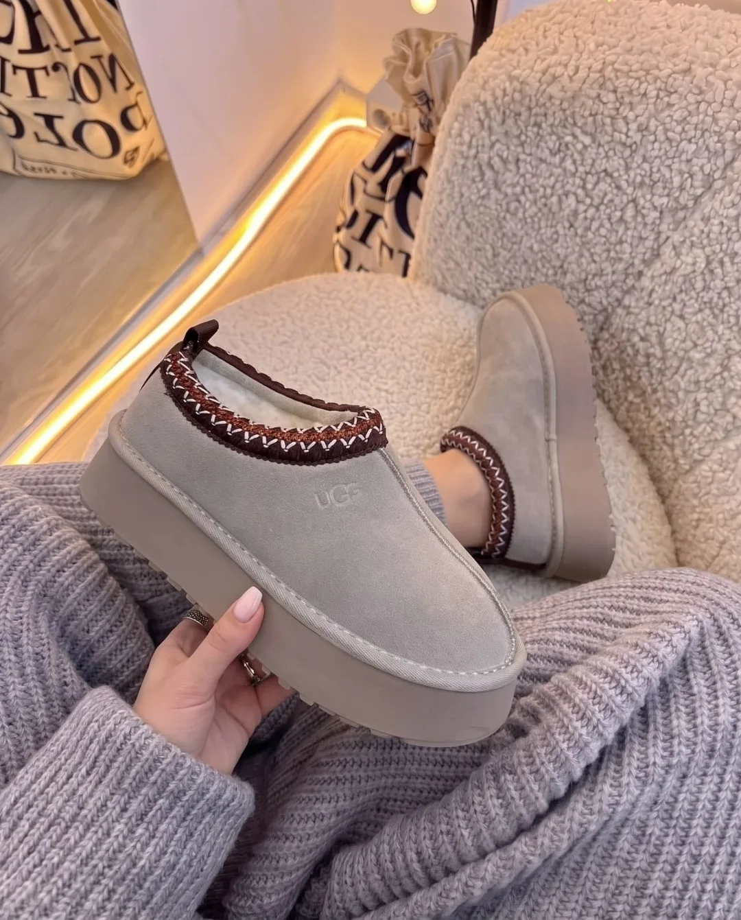 Платформенные ботинки UGG на зиму — фото 2