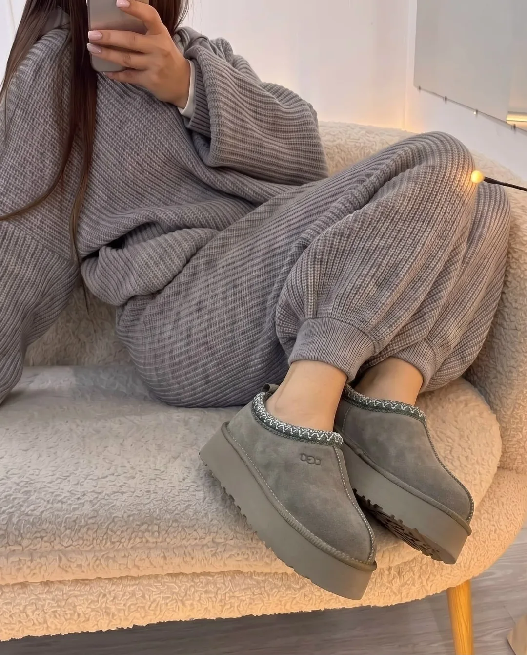 Платформенные ботинки UGG на зиму — фото 2