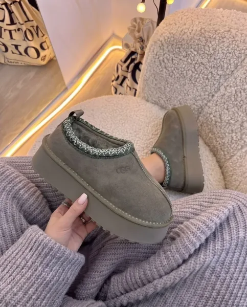 Платформенные ботинки UGG на зиму — фото 9