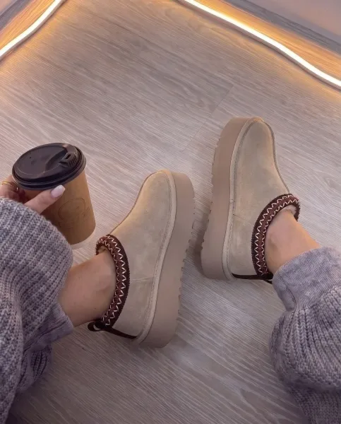 Платформенные ботинки UGG на зиму — фото 10