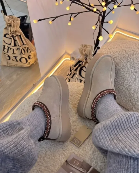 Платформенные ботинки UGG на зиму — фото 18