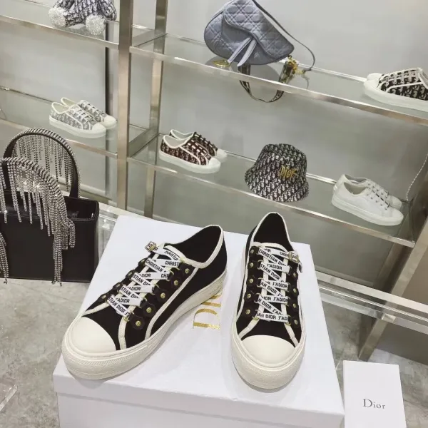 Чёрные кеды Dior Walk n Dior с металлическими заклёпками под состаренное золото — фото 3