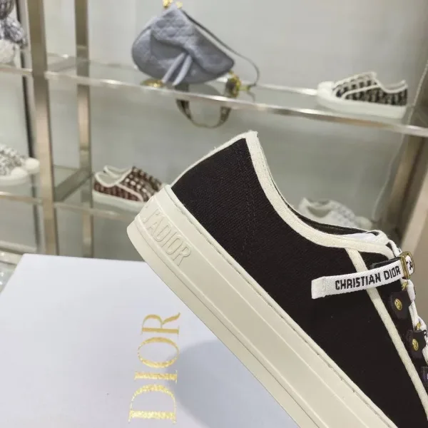 Чёрные кеды Dior Walk n Dior с металлическими заклёпками под состаренное золото — фото 4