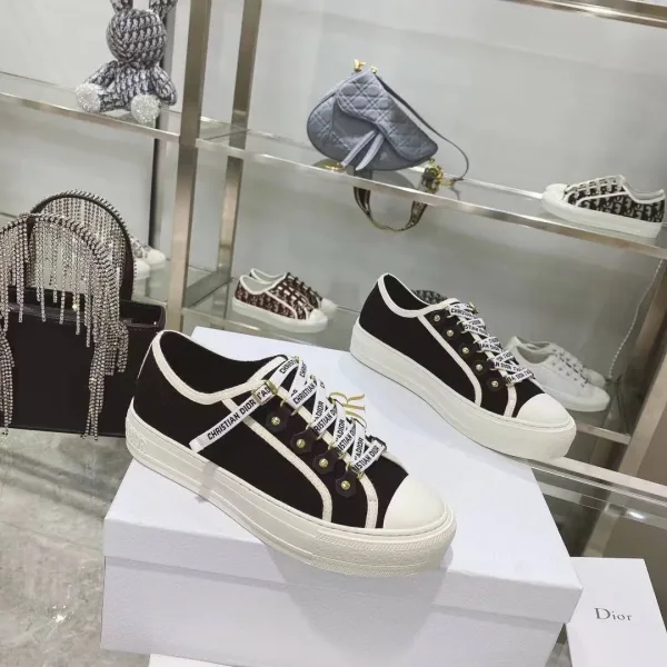 Чёрные кеды Dior Walk n Dior с металлическими заклёпками под состаренное золото — фото 7