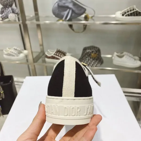 Чёрные кеды Dior Walk n Dior с металлическими заклёпками под состаренное золото — фото 8