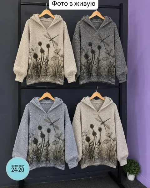 Мягкая кофта с капюшоном и красивым рисунком стрекозами уютная модель на каждый день — фото 1