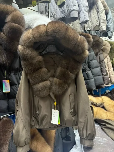Парка с капюшоном из натурального меха — фото 10