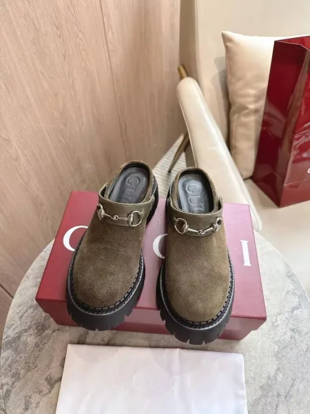Женские сабо Gucci оливкового цвета — фото 2