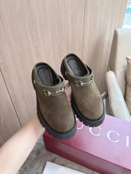 Женские сабо Gucci оливкового цвета — фото 4
