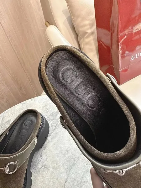 Женские сабо Gucci оливкового цвета — фото 7