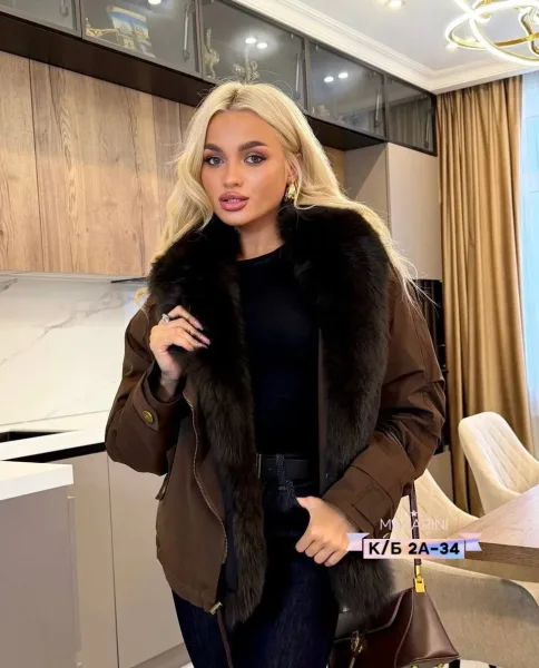Пуховик женский с натуральным мехом песца — фото 9