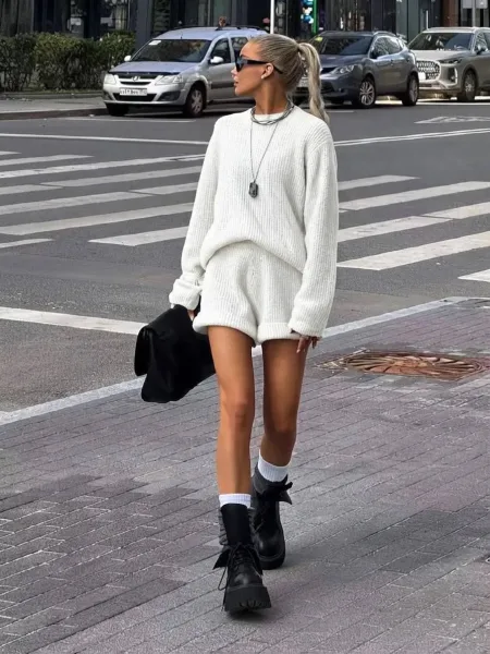Костюм со свитером и шортами подходят на любой тип фигуры — фото 2