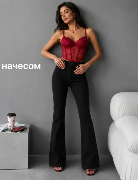 Теплые джинсы из хлопкового стрейча с эластичностью и начесом — фото 4