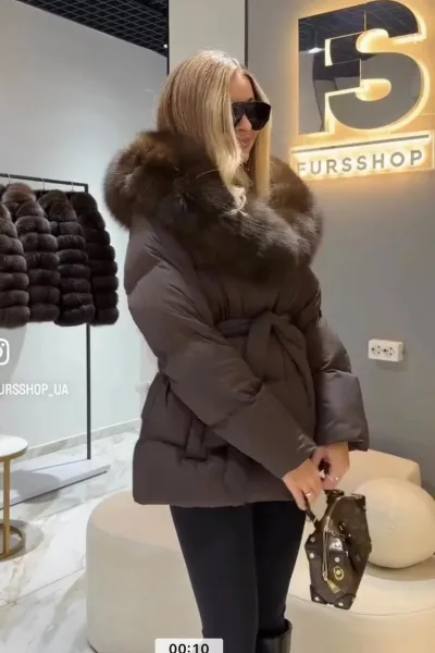 Пуховик с мехом песца — фото 4