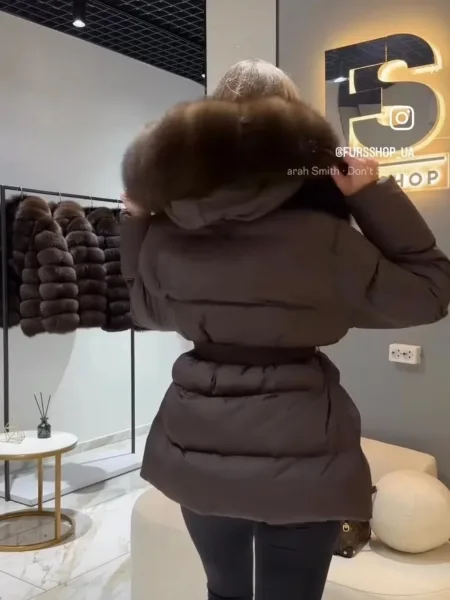 Пуховик с мехом песца — фото 5