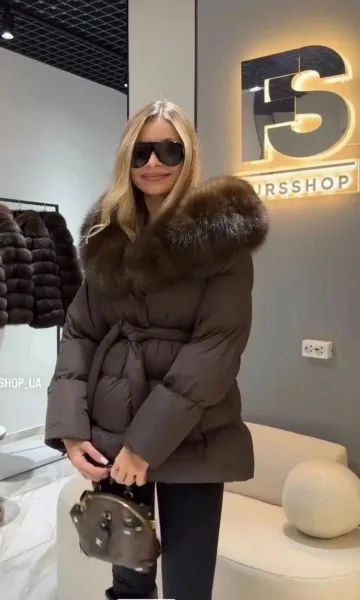 Пуховик с мехом песца — фото 6