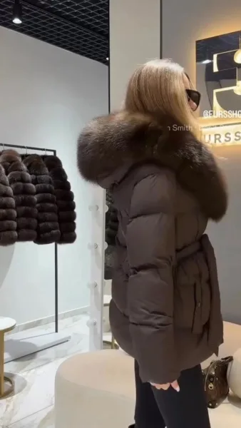 Пуховик с мехом песца — фото 7