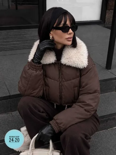 Укороченная куртка с роскошным меховым воротником — фото 1