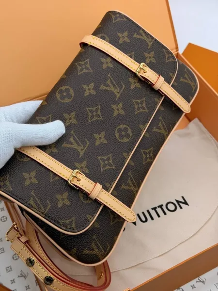 Louis Vuitton сумка-маленькая — фото 3