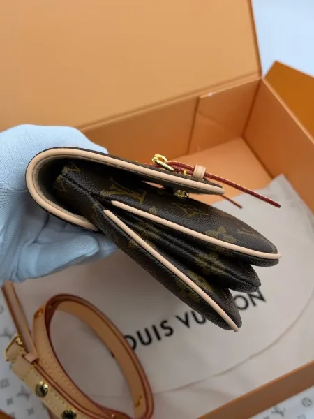Louis Vuitton сумка-маленькая — фото 5