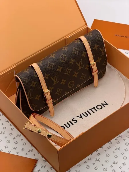 Louis Vuitton сумка-маленькая — фото 6