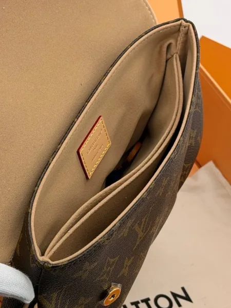 Louis Vuitton сумка-маленькая — фото 8
