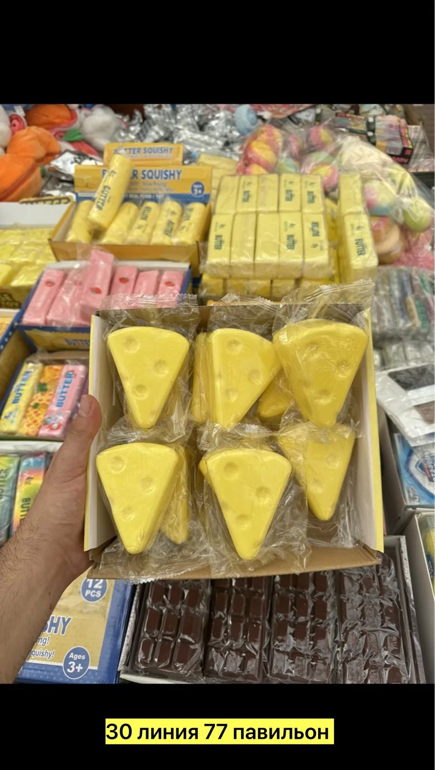 Мягкая игрушка из резины в форме треугольника — фото 1