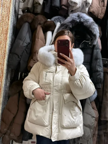Пуховик с капюшоном и съемным меховым воротником — фото 6