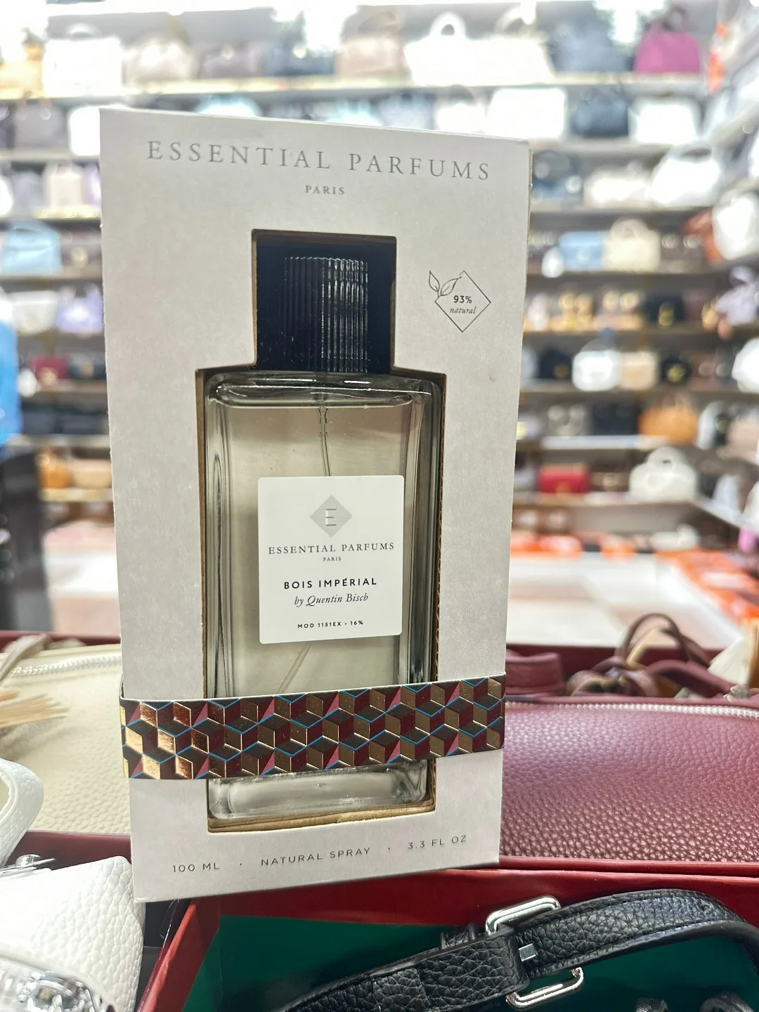 Essential Parfums Bois Imperial — унисекс-аромат в фужерно-древесной группе — фото 5