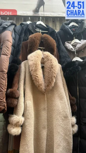 Пальто премиум-класса из ткани альпака с натуральным мехом — фото 7